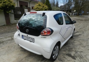 Toyota Aygo I Hatchback 3d 1.0 VVT-i 68KM 2010 Toyota Aygo sliczna mala tania niezawodna BEZ RDZY klima Benzyna 68KM, zdjęcie 1