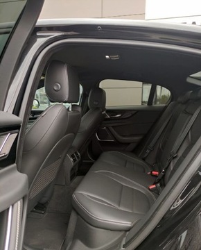 Jaguar XE Sedan Facelifting 2.0 204KM 2024 Jaguar XE Jaguar XE 2.0D I4 204 PS RWD Auto R-Dynamic SE 2.0 Diesel 204KM, zdjęcie 15