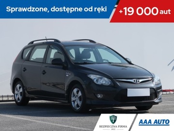 Hyundai i30 I CW Facelifting 1.4 DOHC 109KM 2011 Hyundai i30 1.4 CVVT, Klima
