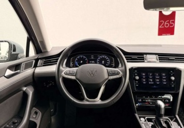 Volkswagen Passat B8 Variant Facelifting 1.5 TSI EVO 150KM 2022 Volkswagen Passat Matrix-LED Kamera Czujniki Travel Assist FVAT23 Sal, zdjęcie 19