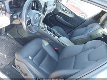 Volvo XC60 II 2023 Volvo XC 60 B5 Plus Dark Theme 2023 2.0l 2.0 Benzyna 247KM, zdjęcie 9