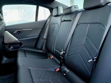 BMW Seria 5 G90-91 Sedan Plug-In 3.0 50e 489KM 2026 BMW Seria 5 550e xDrive Sport Sedan 3.0 (489KM) 2026, zdjęcie 15