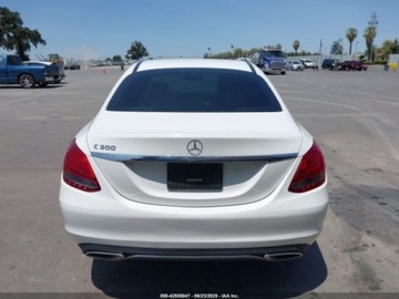 Mercedes Klasa C W205 2018 Mercedes-Benz Klasa C C 300 2.0 Benzyna 241KM, zdjęcie 7