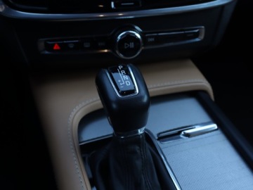 Volvo V90 II Kombi 2.0 D5 235KM 2017 Volvo V90 Cross Country D5 2.0 AWD, 231 KM, 4X4, zdjęcie 19