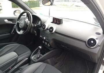 Audi A1 I Hatchback 3d 1.4 TFSI 122KM 2011 Audi A1 3-drzwiowe Zarejestrowany - benzyna - automat - S-line 1.4 Benzyna, zdjęcie 14