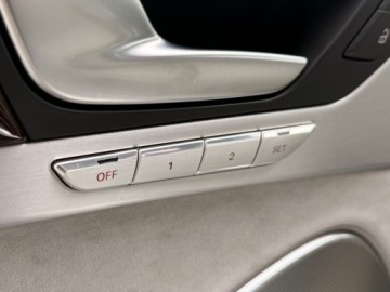 Audi A8 D4 Sedan Facelifting 4.0 TFSI 435KM 2014 Audi A8 A8 L Quattro 4.0 benzyna Japonia 4.0 Benzyna 435KM, zdjęcie 17