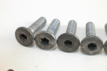 БОЛТЫ ПЕРЕДНИХ ТОРМОЗНЫХ ДИСКОВ KAWASAKI ZX6R NINJA 94-97