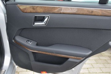 Mercedes Klasa E W212 Limuzyna 200 CGI BlueEFFICIENCY 184KM 2011 Mercedes-Benz Klasa E MERCEDES E200 184KM ELEGANCE 7G-TRONIK Xenon Navi Gw, zdjęcie 30