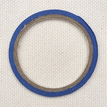 10 рулонов сетчатого малярного скотча.