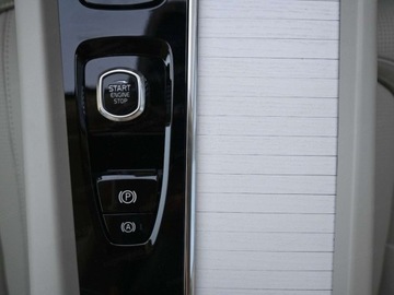 Volvo XC60 II 2025 VOLVO XC60 T6 Plug-In Hybrid AWD Ultra Dark Suv 2.0 (398KM) 2025, zdjęcie 9