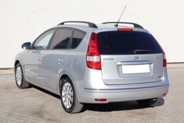 Hyundai i30 I CW 2.0 143KM 2008 Hyundai i30 2.0 CVVT, Klima, Klimatronic, zdjęcie 3