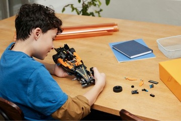 Гоночный автомобиль Формулы E LEGO Technic NEOM McLaren 42169