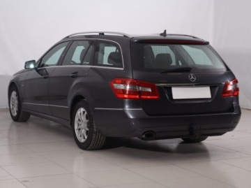 Mercedes Klasa E W212 Kombi 200 CGI BlueEFFICIENCY 184KM 2010 Mercedes E E 200, Automat, Navi, Xenon, Bi-Xenon, zdjęcie 3