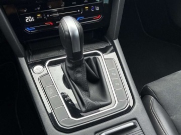 Volkswagen Passat B8 Variant Facelifting 2.0 TDI SCR 200KM 2022 Volkswagen Passat TDI 4Motion 200KM Elegance DSG LED Matrix Harman Kard, zdjęcie 17