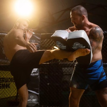 TARCZA TRENINGOWA PAO BOKSERSKA MUAY THAI KICKBOXING KARATE BIAŁA BUSHIDO