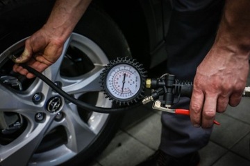 ПИСТОЛЕТ ДЛЯ НАКАЧИВАНИЯ КОЛЕС С МАНОМЕТРОМ 0–12 БАР