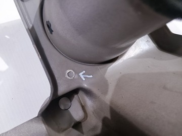 PANEL DESKY ROZDĚLOVACÍ PRAVÝ HORNÍ MŘÍŽKA VENTILACE HUMMER H2
