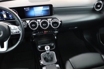 Mercedes Klasa A W177/V177 Hatchback 1.3 200 163KM 2018 Mercedes A A 200, Skóra, Navi, Klima, Klimatronic, zdjęcie 7