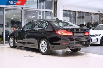 BMW Seria 5 G30-G31 Limuzyna 518d 150KM 2018 BMW Seria 5 518dSpryskiwacze ReflektorowSystem Nawigacji Business 2.0, zdjęcie 19