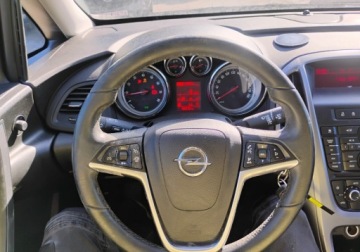 Opel Astra J GTC 1.4 Turbo ECOTEC 120KM 2017 Opel Astra 2017r, SALON POLSKA, 1.4 Benzyna. Uszkodzony prawy bok. Jezdzi., zdjęcie 10