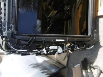 СОЛНЕЧНЫЙ ЛЮК VW TOUAREG III КОМПЛЕКТ