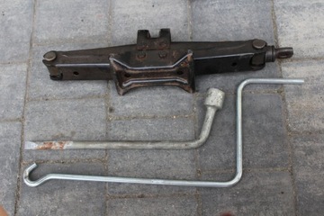 LEWAREK PODNOŚNIK TOYOTA COROLLA E11 E12