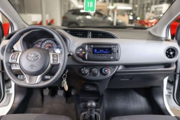 Toyota Yaris III Hatchback 5d Facelifting 1.0 VVT-i 69KM 2017 Toyota Yaris 1.0 Active Benzyna 69KM, zdjęcie 6