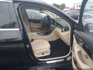 Mercedes GLC C253 2017 Mercedes-Benz GLC 300 4Matic 2017 2.0l 2.0 Benzyna 241KM, zdjęcie 9