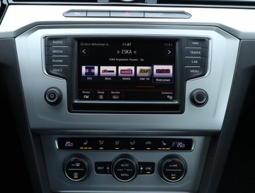 Volkswagen Passat B8 Limousine 1.8 TSI BlueMotion Technology 180KM 2015 VW Passat 1.8 TSI, Salon Polska, Automat, Navi, zdjęcie 11