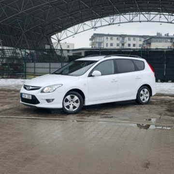 Hyundai i30 I CW Facelifting 1.4 DOHC 109KM 2011 Hyundai i30 1.4 Benzyna Blue Classic Manual 109KM, zdjęcie 2