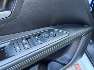 Peugeot 5008 II Crossover 1.2 PureTech 130KM 2017 Peugeot 5008 7-osobowy Półskóry Panorama dach, zdjęcie 13