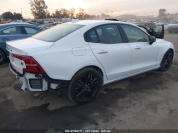 Volvo S60 III 2024 Volvo S60 Recharge Plug-In Hybrid T8 Ultimate Black Edition, 2024r., 4x4,, zdjęcie 2