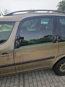 DVEŘE LEVÉ ZADNÍ KOMPLETNÍ SKODA ROOMSTER FACELIFT KÓD LAK LF8N