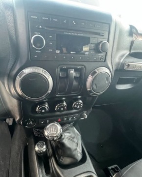 Jeep Wrangler III Unlimited Facelifting 2.8 DOHC I-4 Turbo CRD 200KM 2013 Jeep Wrangler 2.8 Diesel 200 KM 4XX4 Klimatyzacja Kabrio 2.8 Diesel 200KM, zdjęcie 14