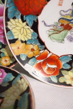 3 КИТАЙСКИЕ ТАРЕЛКИ С ЖЕНЩИНОЙ И ЦВЕТАМИ ОТ 26 ДО 14,5 СМ