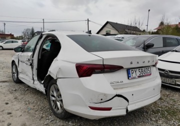 Skoda Octavia IV Liftback 1.5 TSI EVO 150KM 2023 Skoda Octavia 2023r, SALON POLSKA. 1.5 Benzyna. Uszkodzona. Poobijana. VAT, zdjęcie 2