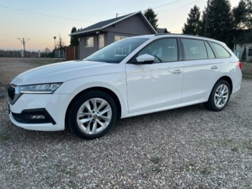 Skoda Octavia IV Kombi 2.0 TDI 150KM 2022 Skoda Octavia 2.0 TDI 150 KM DSG AMBITION BEZWYPADKOWY 2.0 Diesel 150KM, zdjęcie 2