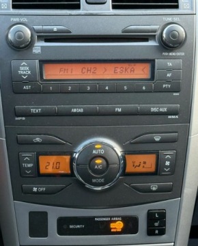 Toyota Corolla X Sedan Facelifting 1.6 Valvematic 132KM 2011 Toyota Corolla salon Polska 1.6 Benzyna 132KM, zdjęcie 6