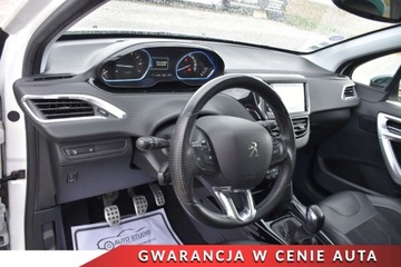 Peugeot 2008 I SUV Facelifting 1.2 PureTech 110KM 2018 Peugeot 2008 NaviKamera SkoraAlcantara Ambiente Led Panorama Klimatronic, zdjęcie 8