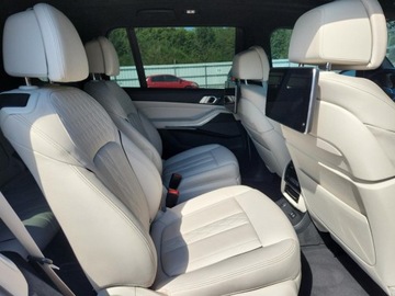 BMW X7 2020 BMW X7 M50i 2020 4.4l 4.4 Benzyna 523KM, zdjęcie 11
