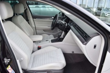 Volkswagen Passat B8 Variant Facelifting 1.5 TSI EVO 150KM 2022 Volkswagen Passat Variant SalonPL 1.5 TSI 150KM DSG Combi HAK Elegance pod, zdjęcie 14