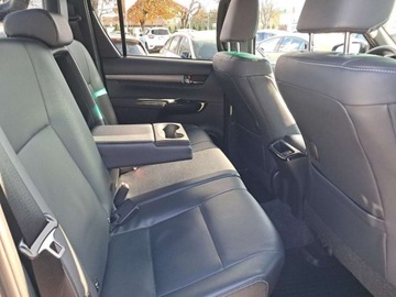 Toyota Hilux VIII Podwójna kabina Facelifting 2.8 D-4D 204KM 2023 Toyota Hilux Hilux Invincible 2.8 D-4D 204KM, automat - cesja leasingu 2.8, zdjęcie 13