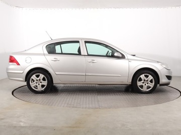 Opel Astra H Sedan 1.6 ECOTEC 115KM 2008 Opel Astra 1.6 16V, Klima, Klimatronic, El. szyby, zdjęcie 5