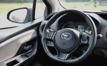 Toyota Yaris III Hatchback 5d Facelifting 2017 1.0 VVT-i 72KM 2019 Toyota Yaris GWARANCJA, 1. Rej. 2020r, Benzyna, Asystent pasa, Swietnie ut, zdjęcie 9