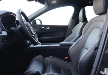 Volvo XC60 II Crossover Facelifting 2.0 B5 250KM 2025 Volvo XC 60 B5 Hybrid ULTRA DARK 25014KM Salon POLSKA I Wlasciciel Gwaranc, zdjęcie 14