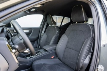 Volvo XC40 Crossover Facelifting 2.0 B3 163KM 2026 Volvo XC 40 Plus Dark B3 Mild Hybrid Benzyna, zdjęcie 15