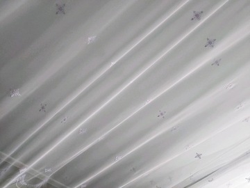 ГЛАДКИЙ МАТОВЫЙ ТЕНТ, ЦВЕТОЧНЫЙ УЗОР, БЛЕСК ГОСТИНОЙ