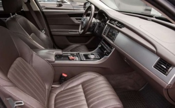 Jaguar XF II Sedan 2.0 i4D 180KM 2016 Jaguar XF XF 2.0D 180KM Full Pano LEdy Skora Camera Navi Full ASO 2.0, zdjęcie 32