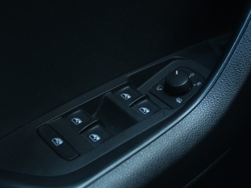 Skoda Karoq Crossover 1.6 TDI 115KM 2019 Skoda Karoq 1.6 TDI, Salon Polska, VAT 23%, Klima, zdjęcie 17