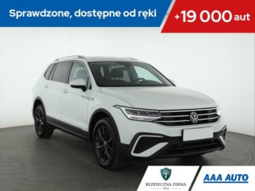 Volkswagen Tiguan Allspace SUV Facelifting 1.5 TSI EVO 150KM 2023 VW Tiguan Allspace 1.5 TSI, Salon Polska